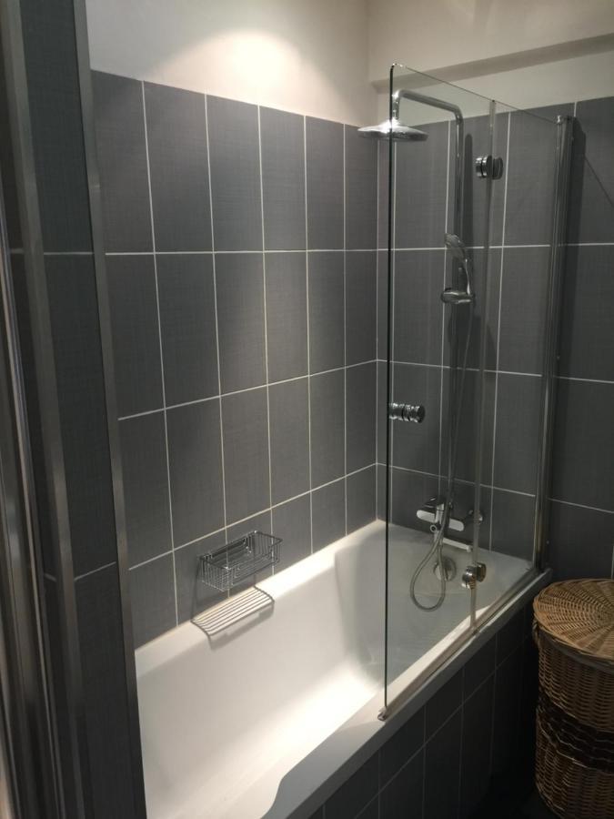 Private Bedrooms Near Eiffel Tower Paris Ngoại thất bức ảnh