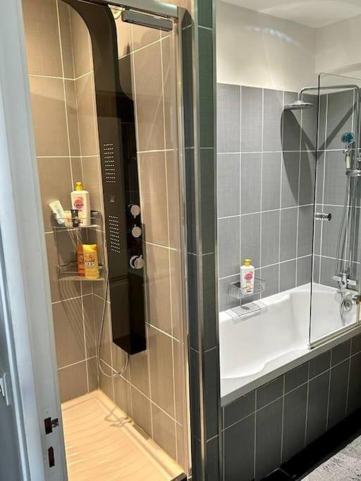 Private Bedrooms Near Eiffel Tower Paris Ngoại thất bức ảnh